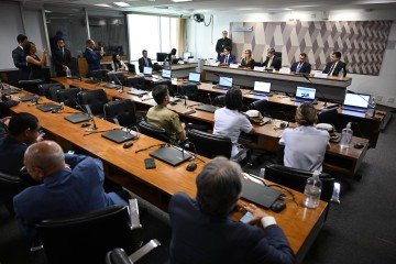 CCJ debate fim da aposentadoria como punição disciplinar em PEC 3/2024 - (crédito: Saulo Cruz/Agência Senado) CCJ debate fim da aposentadoria como punição disciplinar em PEC 3/2024 - (crédito: Saulo Cruz/Agência Senado)