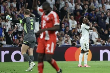 Vinicius Junior lamenta gol desperdiçado no segundo tempo: era a oportunidade de empatar o jogo no Santiago Berbanéu -  (crédito:  AFP)