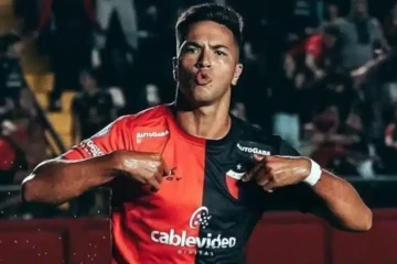 Ignacio Lago comemorando gol com a camisa do Colón - (crédito: Reprodução/ Redes Sociais) Ignacio Lago comemorando gol com a camisa do Colón - (crédito: Reprodução/ Redes Sociais)