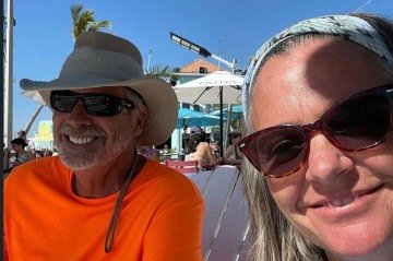 Lynette Hooker viajava com o marido há três anos quando foi arrastada por fortes correntes marítimas durante a noite. - (crédito: Reprodução/Instagram) Lynette Hooker viajava com o marido há três anos quando foi arrastada por fortes correntes marítimas durante a noite. - (crédito: Reprodução/Instagram)