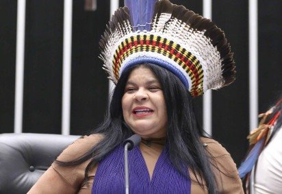 Na abertura do Acampamento Terra Livre, Sônia Guajajara defende ampliar candidaturas indígenas -  (crédito: Foto: Vinicius Loures / CÃ¢mara dos Deputados) -Na abertura do Acampamento Terra Livre, Sônia Guajajara defende ampliar candidaturas indígenas -  (crédito: Foto: Vinicius Loures / CÃ¢mara dos Deputados)