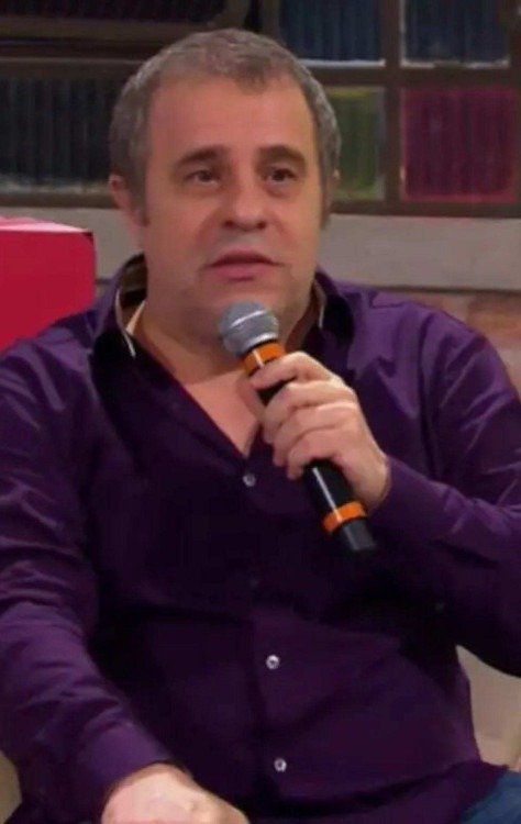 Sem citar diretamente as filhas de Silvio Santos, Pelegio deixou no ar que havia instâncias superiores interferindo em escolhas estratégicas da rede - (crédito: Observatorio da TV) Sem citar diretamente as filhas de Silvio Santos, Pelegio deixou no ar que havia instâncias superiores interferindo em escolhas estratégicas da rede - (crédito: Observatorio da TV)