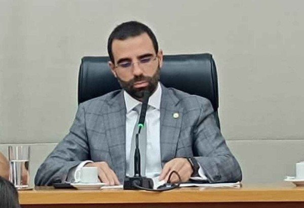 Comissão de Constituição e Justiça (CCJ) da Câmara Legislativa do DF aprova requerimentos de convocação do presidente do BRB, Nelson de Souza, e do secretário de Economia, Valdivino de Oliveira -  (crédito: Ana Carolina Alves)