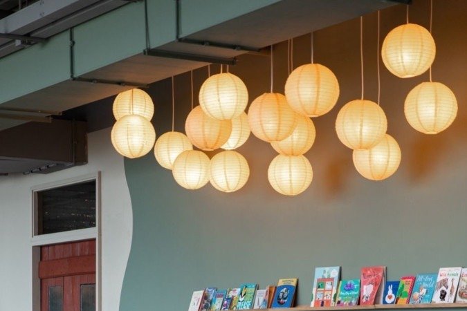 Áreas com cores neutras e boa iluminação também entram nesse formato decorativo