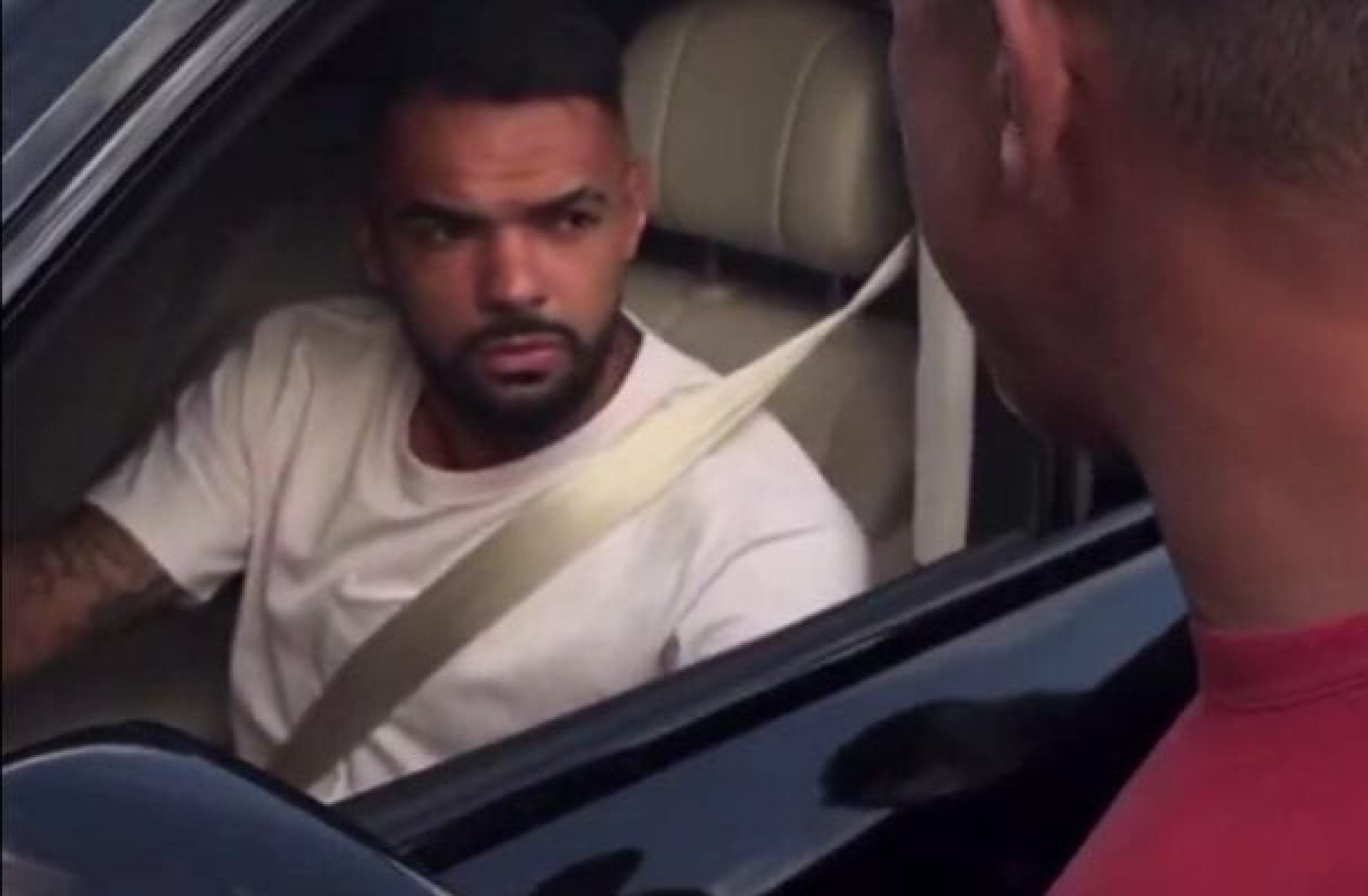 Raniele sendo cobrado por torcedores do Corinthians -  (crédito: Foto: Reprodução)