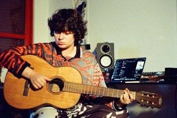 "Acho tudo que j&aacute; fiz med&iacute;ocre perto do que posso fazer hoje, quero fazer e aprender", diz Ana Frango El&eacute;trico  -  (crédito: Pietro Leonardi )