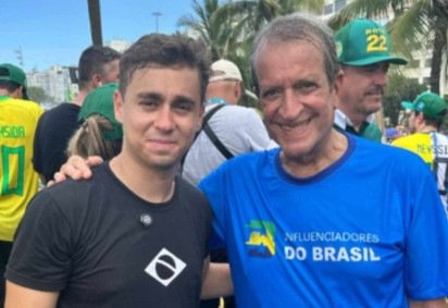 Nikolas Ferreira e Valdemar Costa Neto em ato pela anistia aos presos pelos atos de 8 de janeiro em Copacabana, no Rio de Janeiro, em março de 2025 -  (crédito: Reprodução/Instagram @valdemarcostaoficial  )