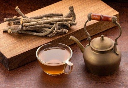 Chá de valeriana com raiz seca (Imagem: Luis Echeverri Urrea | Shutterstock) -  (crédito: EdiCase) -Chá de valeriana com raiz seca (Imagem: Luis Echeverri Urrea | Shutterstock) -  (crédito: EdiCase)
