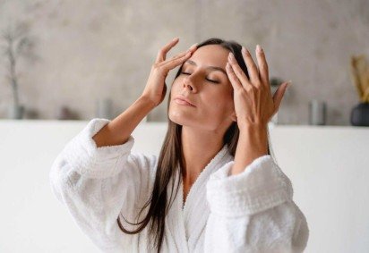 A perda de peso pode impactar o volume facial e influenciar a aparência (Imagem: Inside Creative House | Shutterstock) -  (crédito: EdiCase) -A perda de peso pode impactar o volume facial e influenciar a aparência (Imagem: Inside Creative House | Shutterstock) -  (crédito: EdiCase)