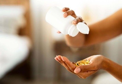 O consumo de suplementos alimentares requer equilíbrio e orientação adequada (Imagem: Prostock-studio | Shutterstock)  -  (crédito: EdiCase) -O consumo de suplementos alimentares requer equilíbrio e orientação adequada (Imagem: Prostock-studio | Shutterstock)  -  (crédito: EdiCase)