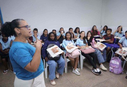Filhos da terra em escola da Estrutural -  (crédito: Reprodução / Kátia Turra)