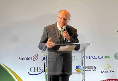 Na publicação, ele também destacou o patriotismo de Oscar Schmidt no esporte. 