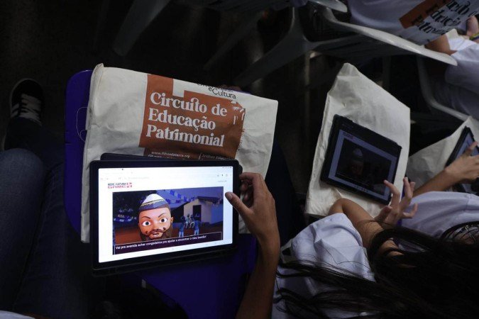 Filhos da Terra em escola da Estrutural