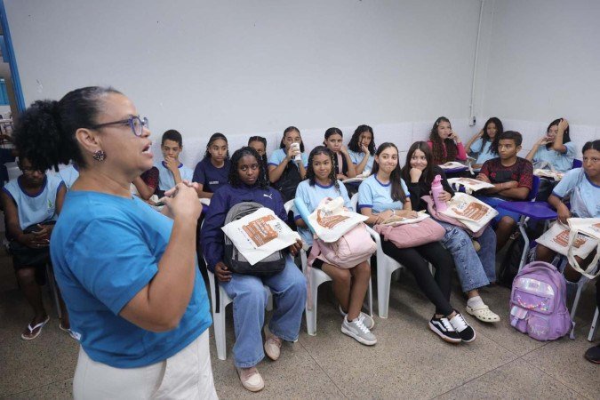 Filhos da terra em escola da Estrutural -  (crédito: Reprodução / Kátia Turra)