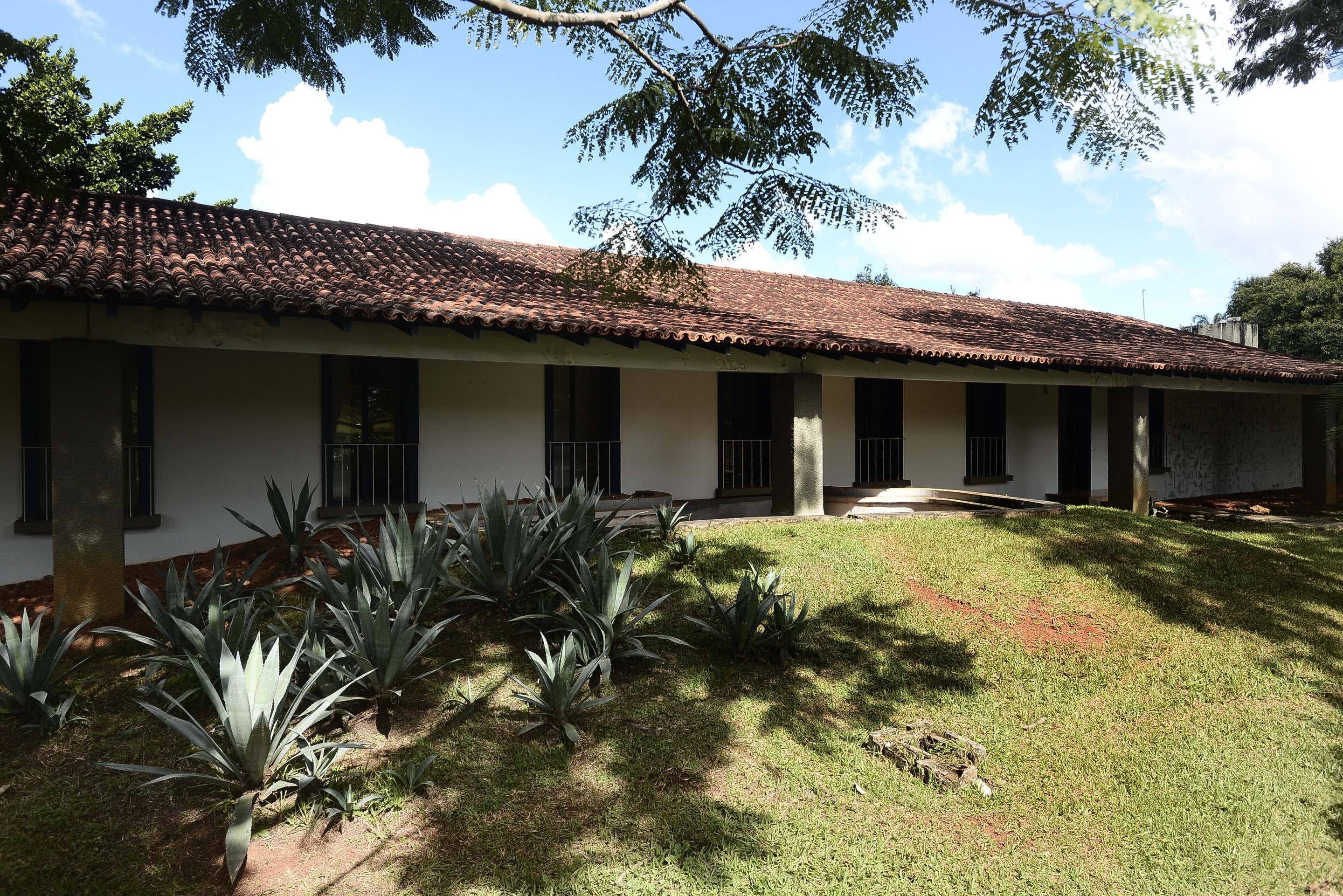 Conheça a bucólica casa de Niemeyer no Park Way, aberta à visitação pública