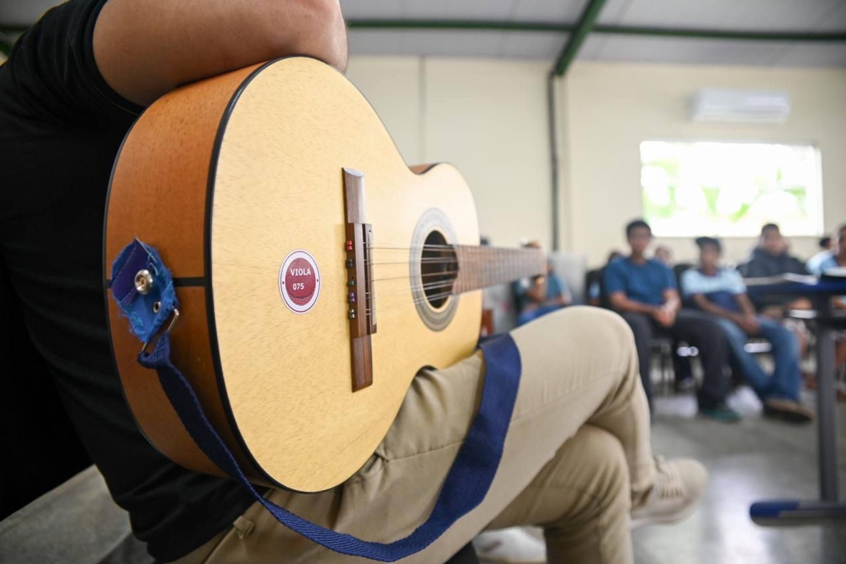 Filhos da Terra em escola da Estrutural