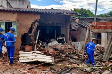 Duas casas no Condom&iacute;nio Mirante da Serra Villa Rabelo, em Sobradinho II, foram interditadas -  (crédito: Fotos: Luiz Fellipe Alves/CB/D.A Press)