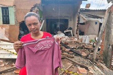 'Ele me agrediu para tentar evitar que eu ligasse para a polícia', relata dona de uma das casas atingidas por trator  -  (crédito: Luiz Fellipe Alves/CB/DA Press)