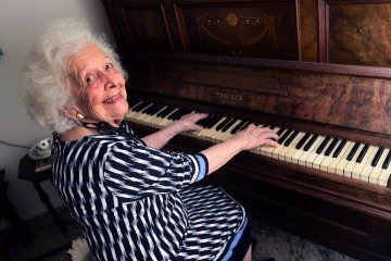 Cléa de Lourdes é movida pela paixão por música, dança, e outras culturas -  (crédito: Minervino Júnior/CB/D.A.Press)