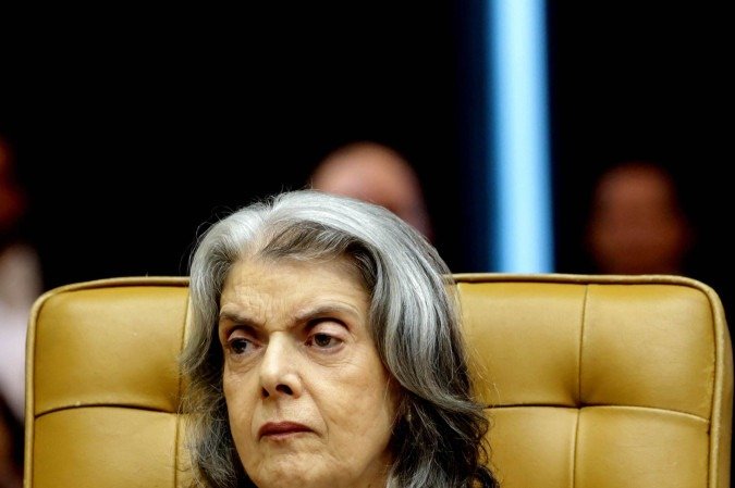 Ministra Carmen Lucia, do STF
    
