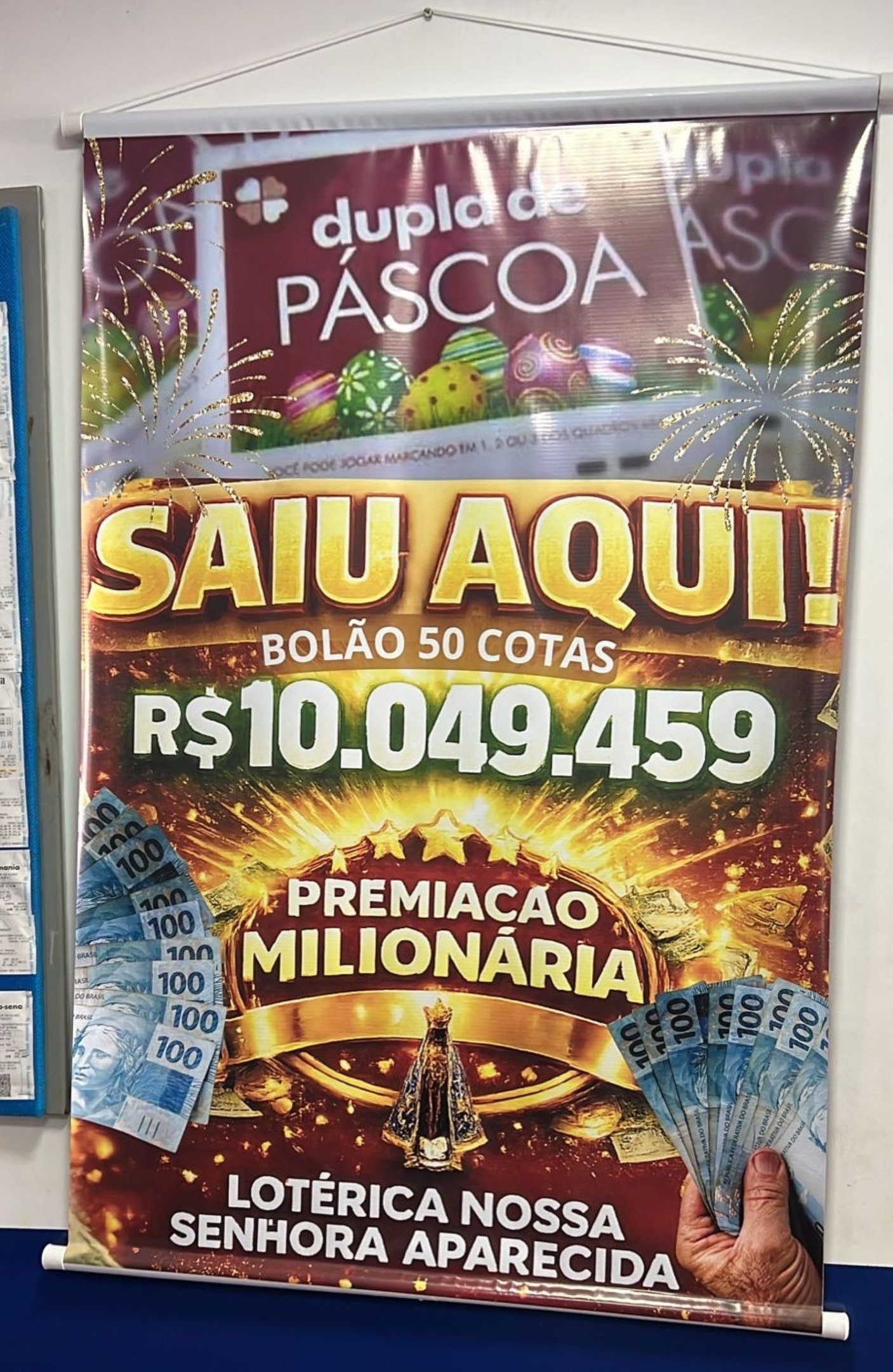 Banner na lot&eacute;rica Nossa Senhora Aparecida, no Guar&aacute; II, onde foi feito o bilhete vencedor da Dupla Sena de P&aacute;scoa