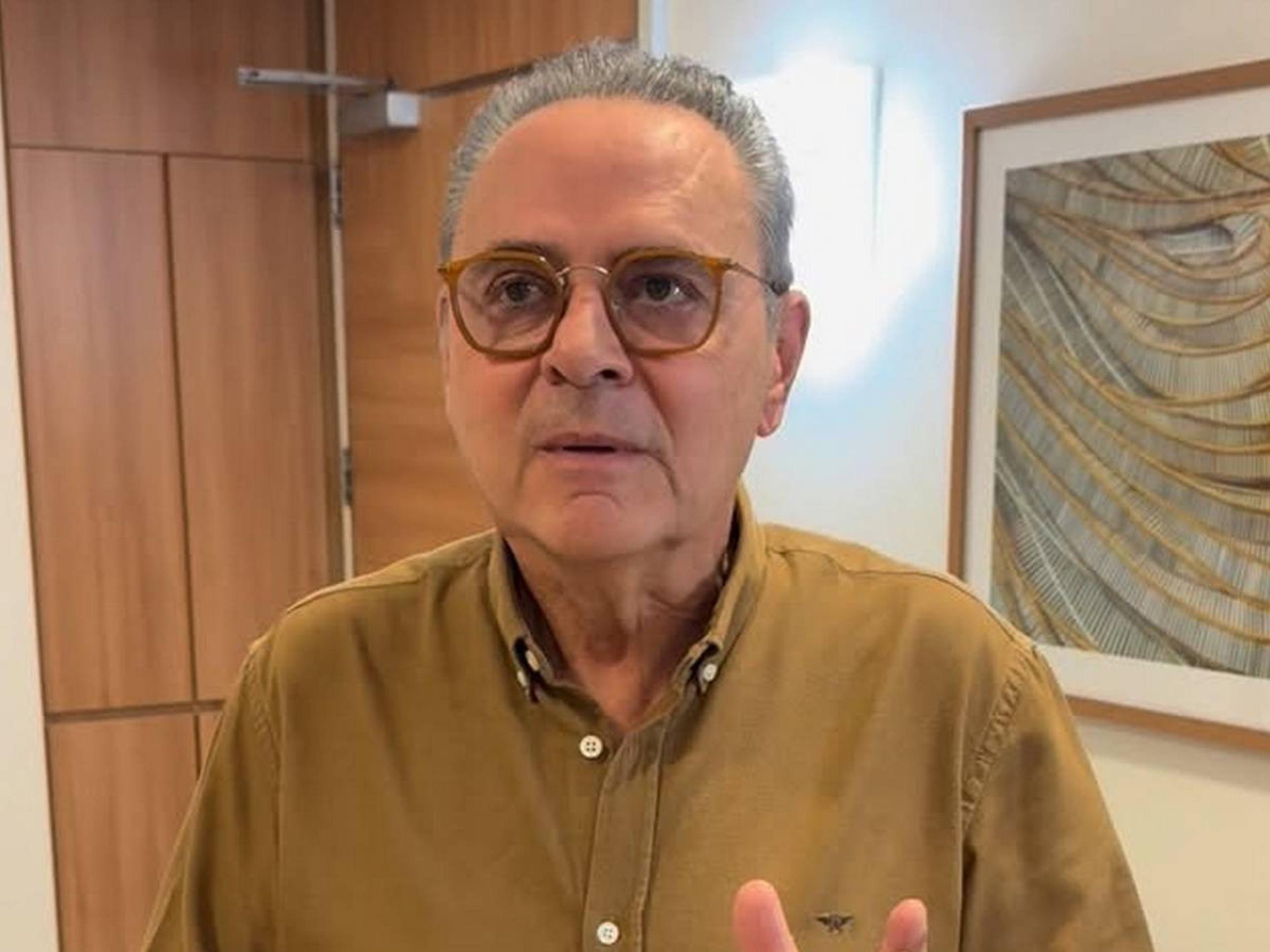 Luis Roberto se pronuncia após diagnóstico de doença e ficar fora da Copa: 'Momento difícil' - (crédito: Observatorio dos Famosos) Luis Roberto se pronuncia após diagnóstico de doença e ficar fora da Copa: 'Momento difícil' - (crédito: Observatorio dos Famosos)