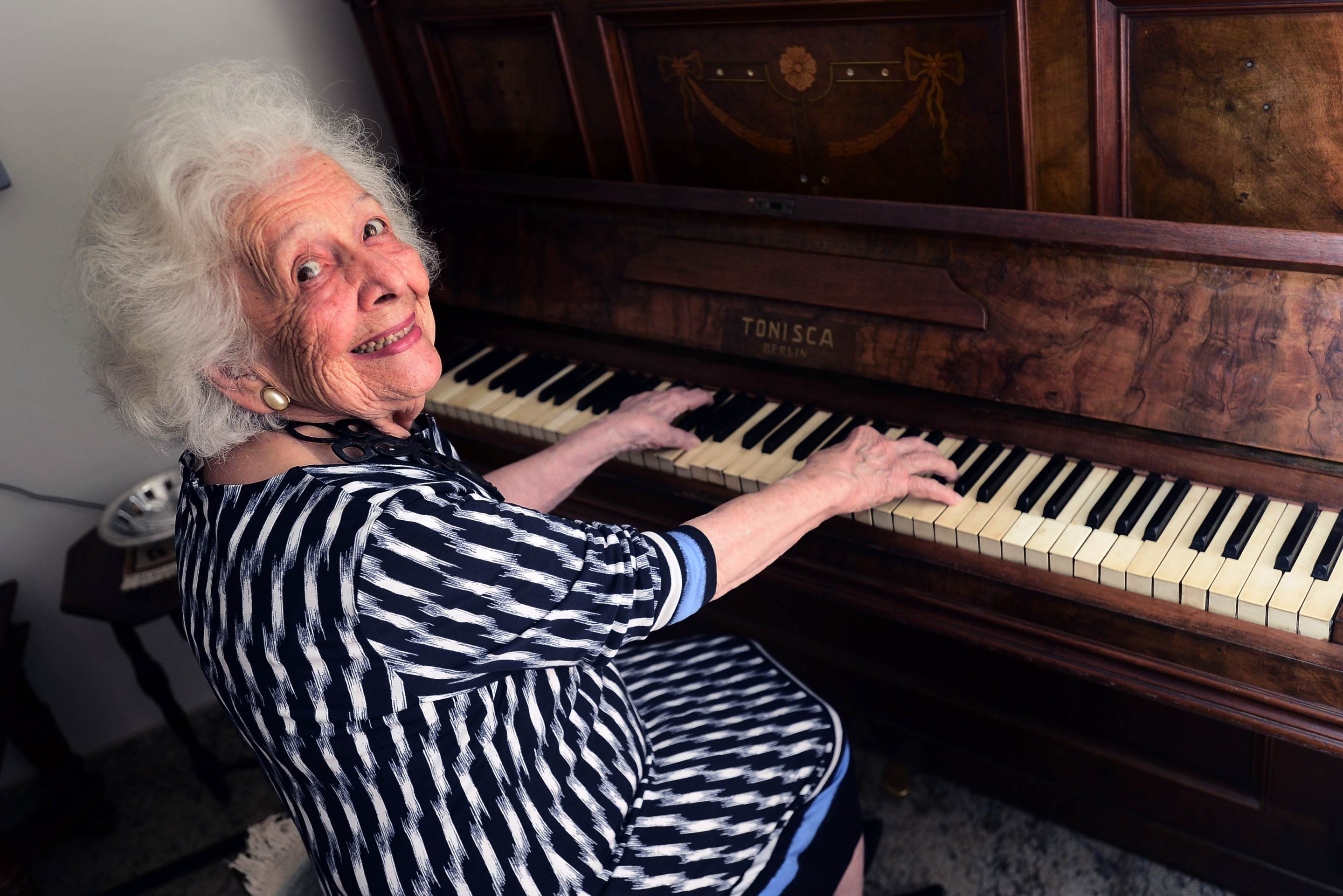 Entre o grego e o concreto: a pioneira que decifrou a vida na capital