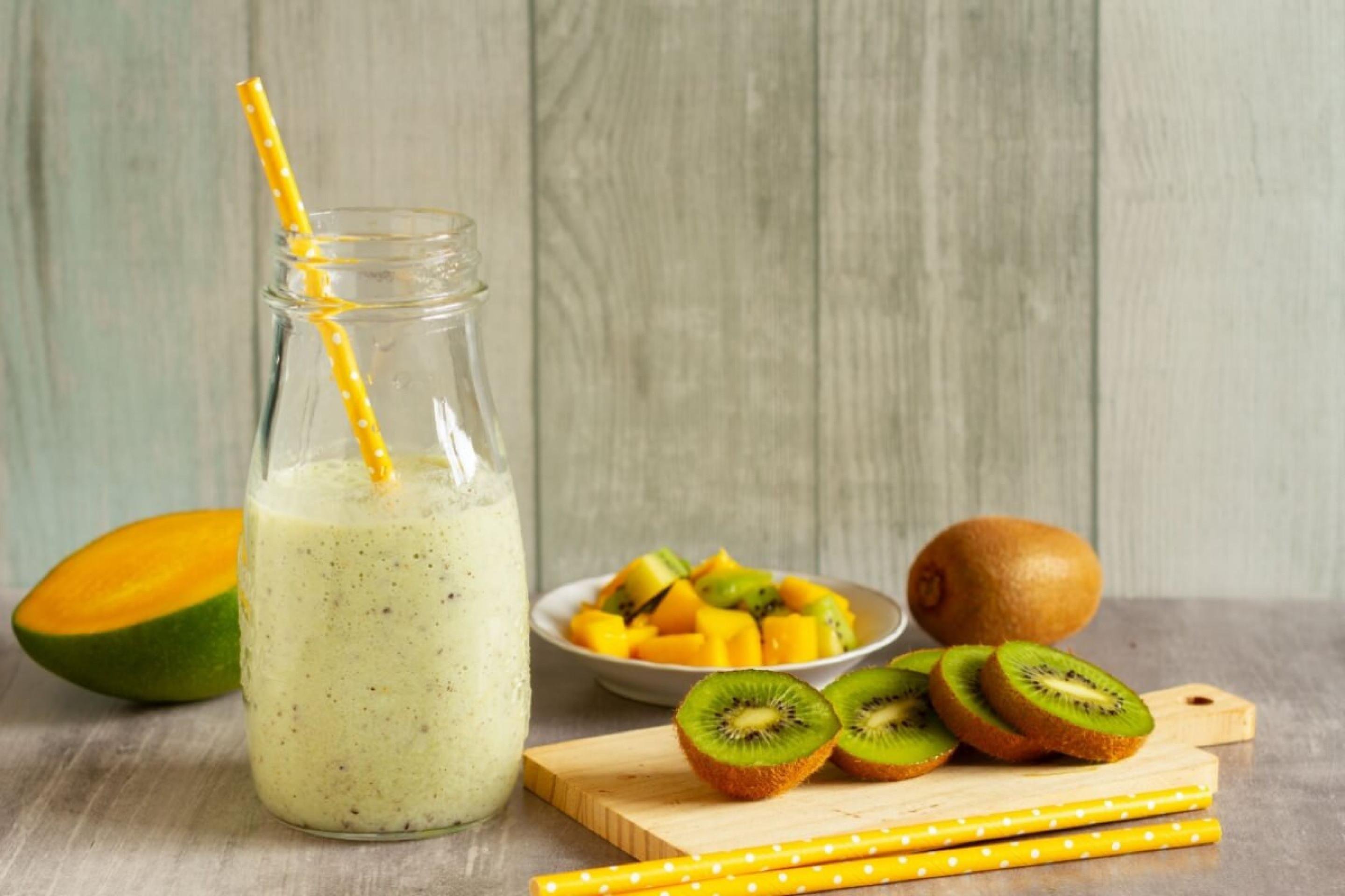 Vitamina proteica de manga com kiwi (Imagem: NADKI | Shutterstock) - (crédito: EdiCase) Vitamina proteica de manga com kiwi (Imagem: NADKI | Shutterstock) - (crédito: EdiCase)