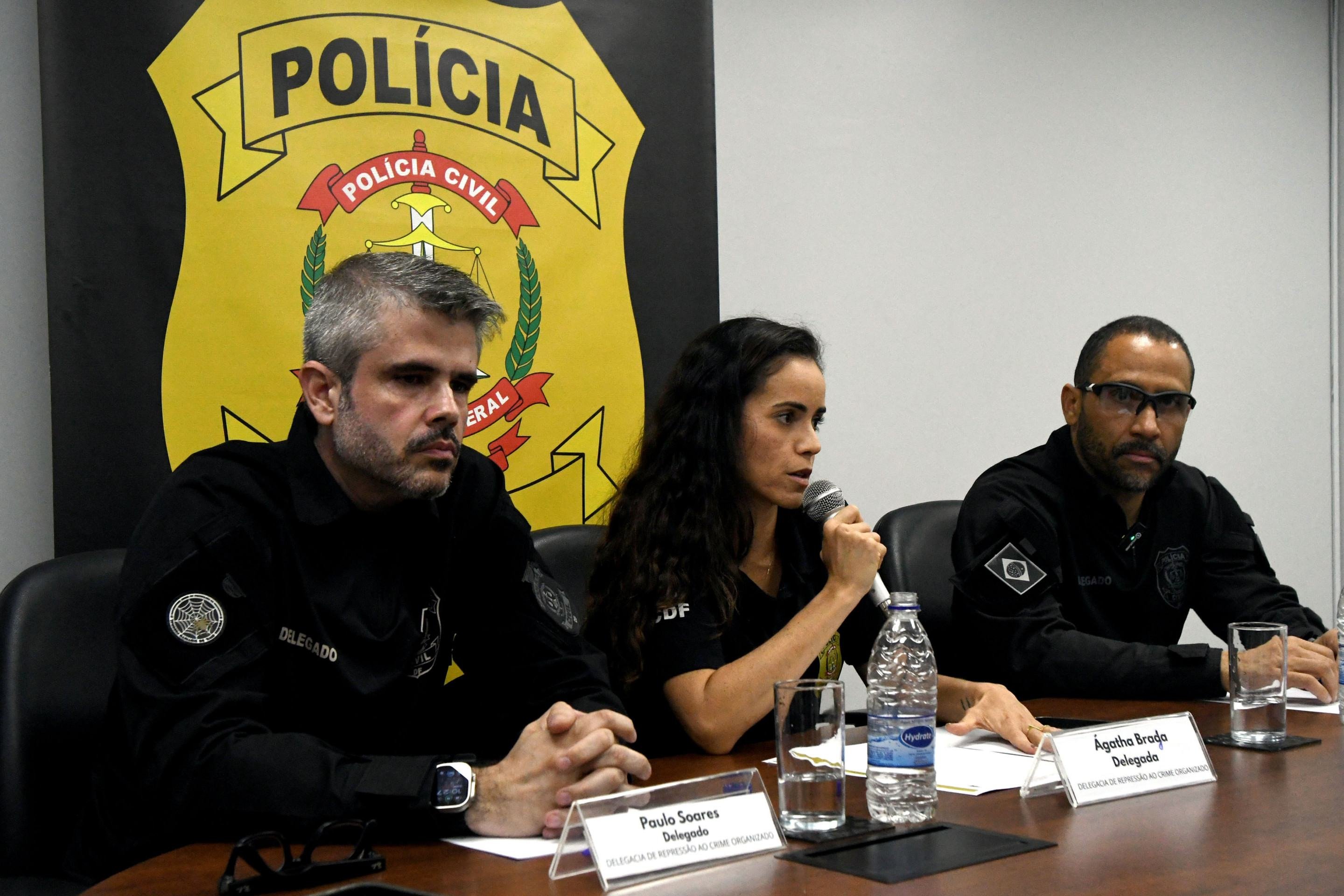 Da esquerda para a direita, delegados Paulo Soares, &Aacute;gatha Braga e Jorge Teixeira, da Decor    
