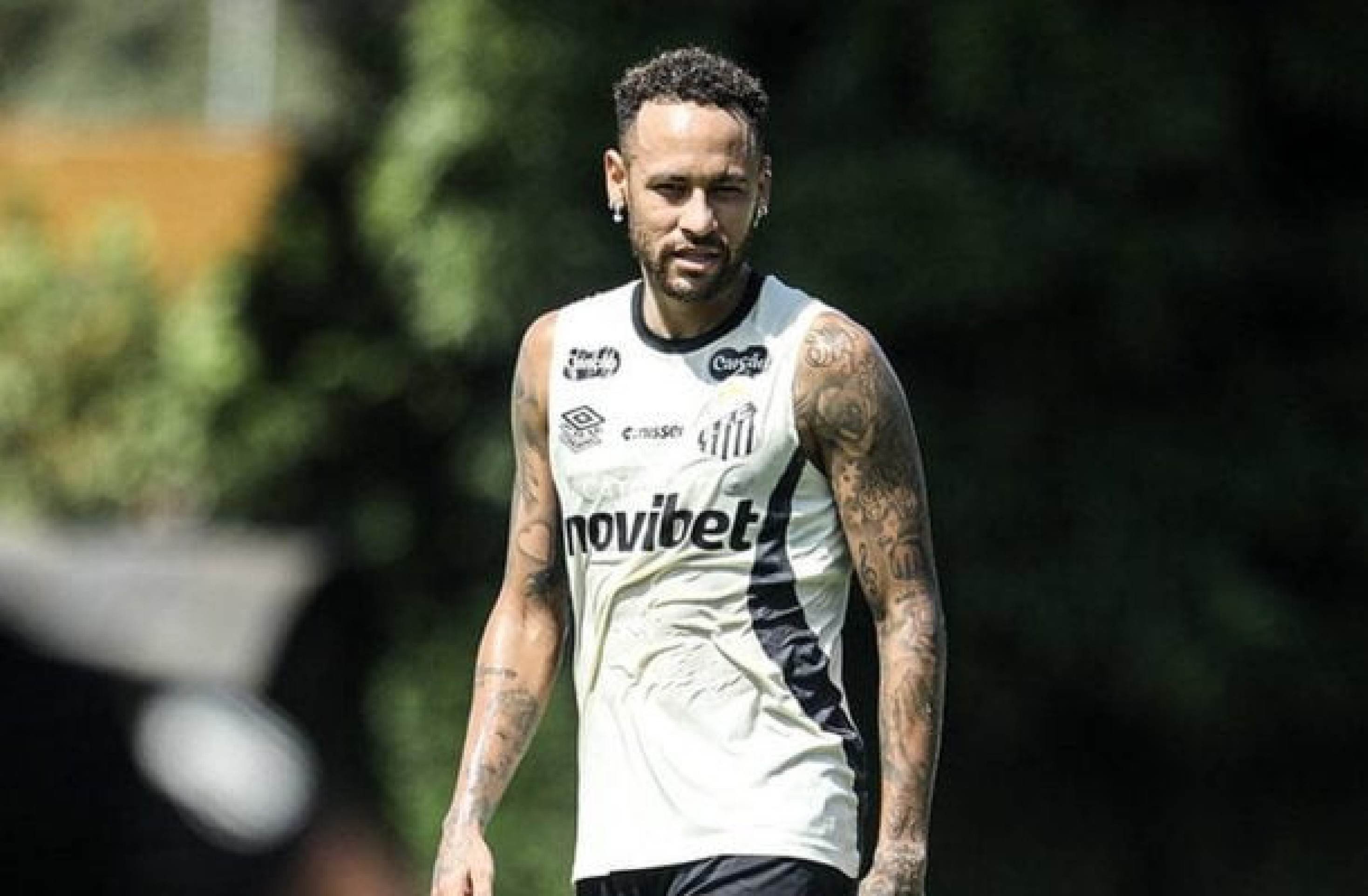 Neymar convive com lesões recentemente e não tem sequência de jogos -  (crédito: Reinaldo Campos/ Santos)