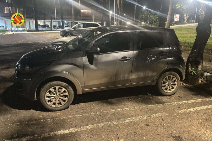 O homem foi preso dentro do carro que usou para atropelar a mulher e fugir