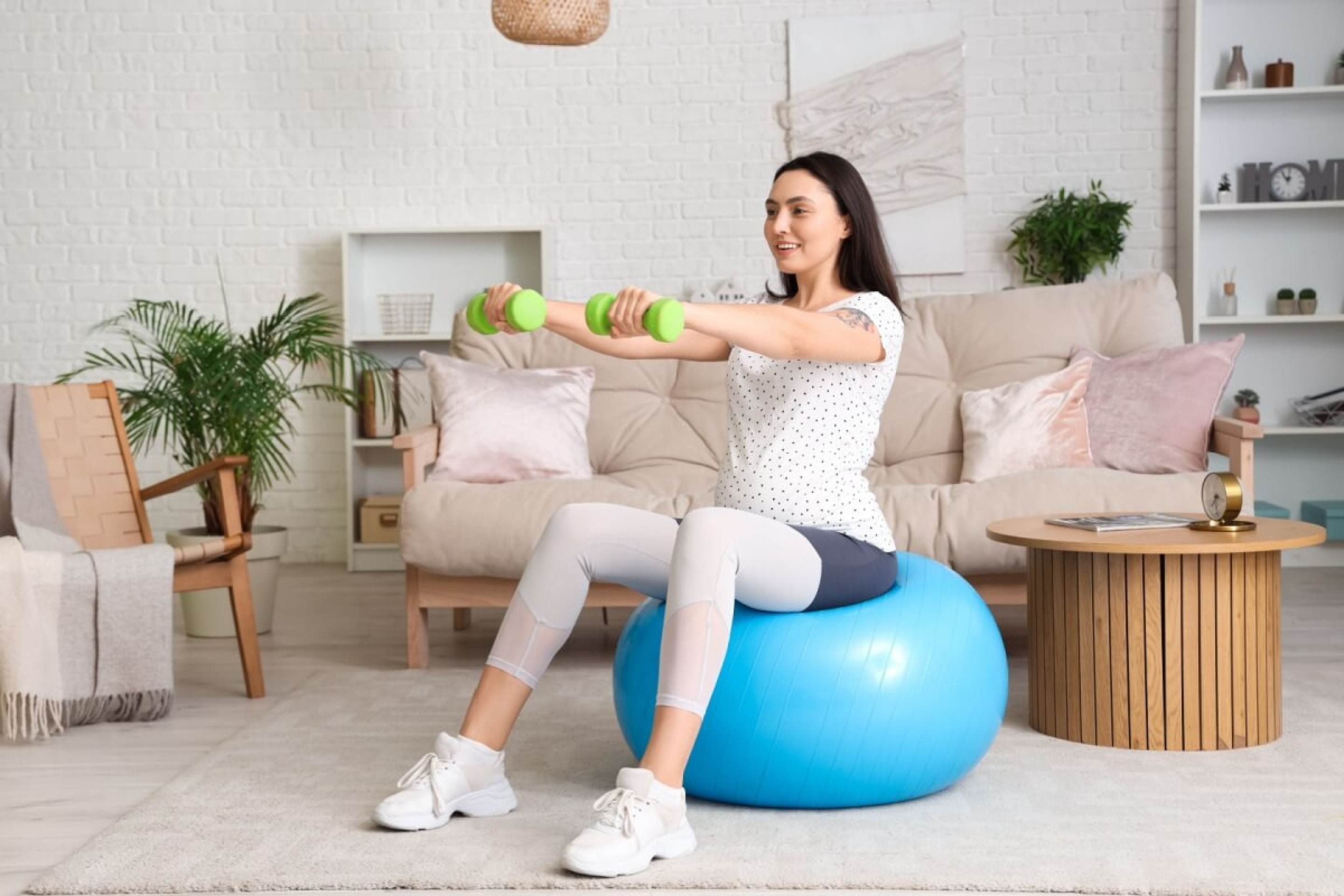 Treino em casa pode ser tão eficaz quanto a academia quando há planejamento, objetivos definidos e regularidade na rotina de exercícios (Imagem: Pixel-Shot | Shutterstock) - (crédito: EdiCase) Treino em casa pode ser tão eficaz quanto a academia quando há planejamento, objetivos definidos e regularidade na rotina de exercícios (Imagem: Pixel-Shot | Shutterstock) - (crédito: EdiCase)