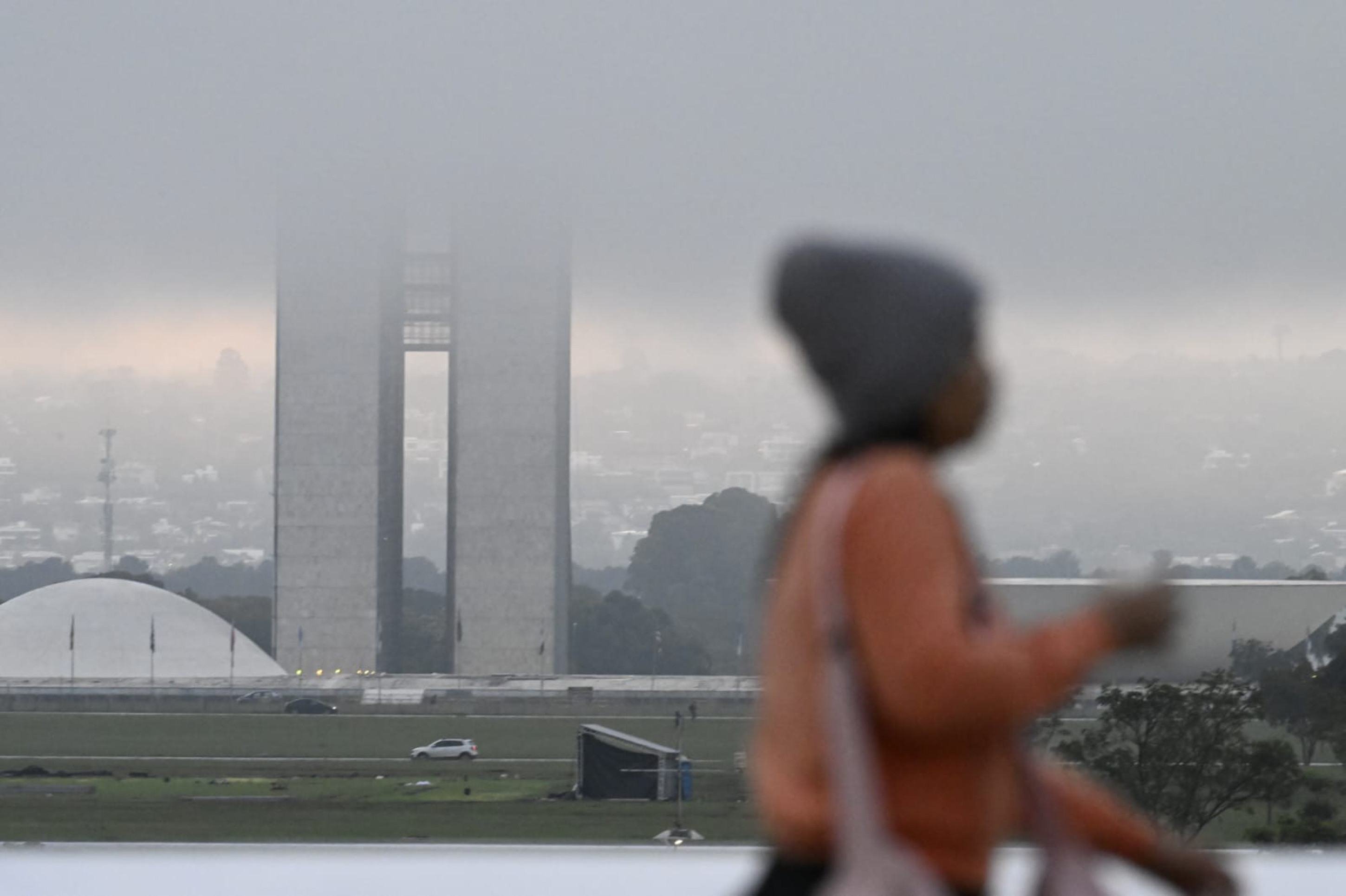 Bom dia, Bras&iacute;lia! Quem levantou cedo atravessou a cidade embaixo de um nevoeiro nesta sexta-feira