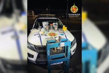 Os policiais prenderam dois indivíduos envolvidos com o tráfico de entorpecentes -  (crédito: Polícia Militar do Distrito Federal/Divulgação)