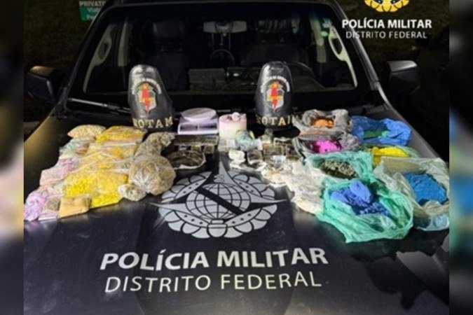 As drogas apreendidas foram avaliadas em mais de R$ 170 mil - (crédito: Divulgação/PMDF) As drogas apreendidas foram avaliadas em mais de R$ 170 mil - (crédito: Divulgação/PMDF)