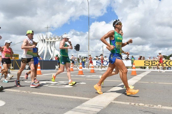 Caio competiu em casa diante de cartões postais, como a Catedral Metropolitana