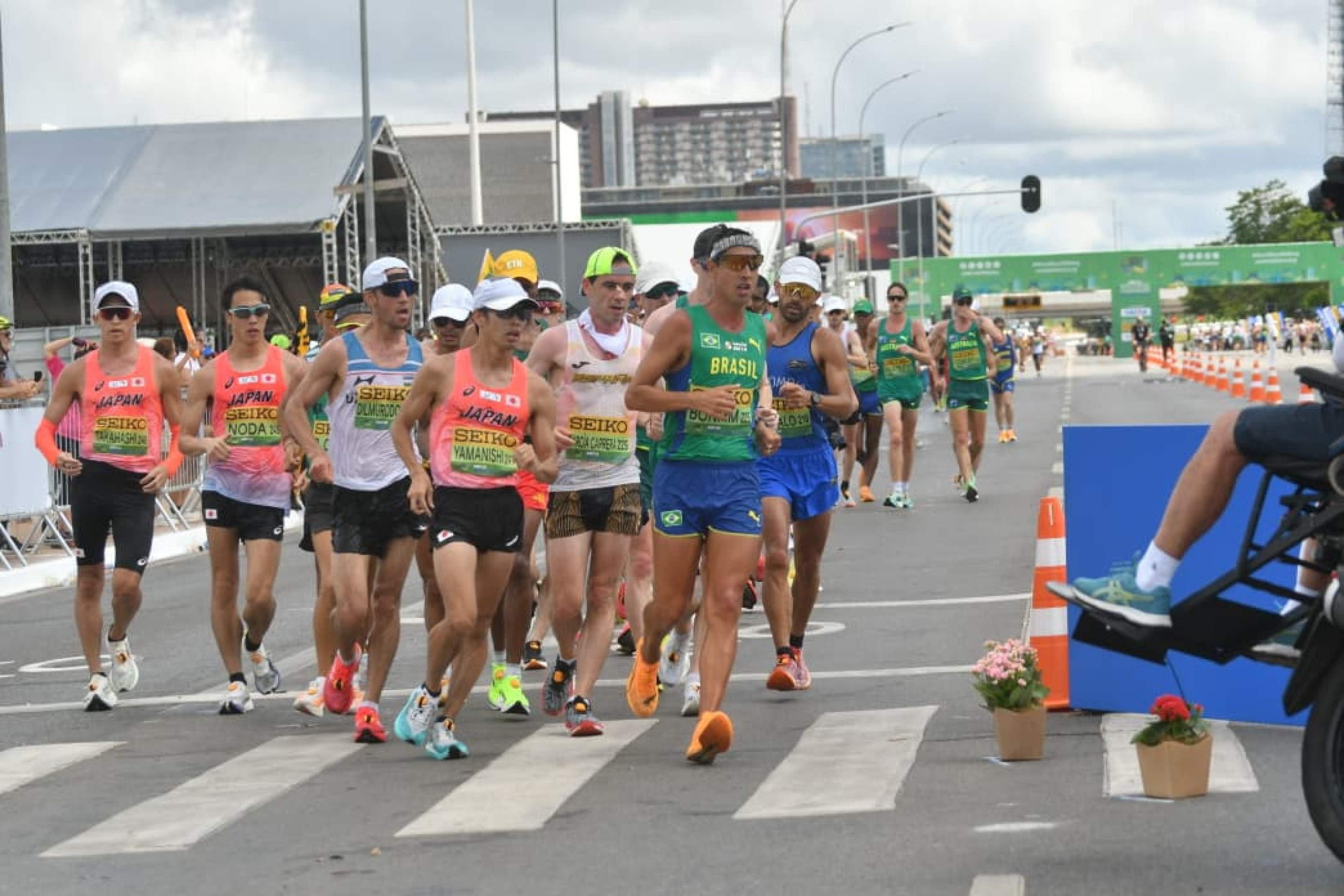Caio Bonfim imp&ocirc;s ritmo alto desde o in&iacute;cio e n&atilde;o se distanciou do primeiro pelot&atilde;o 