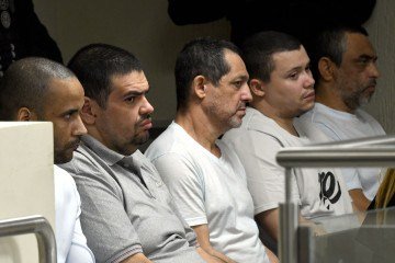 Carlomam dos Santos, Fabricio Silva, Gideon Batista, Carlos Henrique e Horácio Carlos: no banco dos réus - (crédito: Marcelo Ferreira/CB/D.A Press) Carlomam dos Santos, Fabricio Silva, Gideon Batista, Carlos Henrique e Horácio Carlos: no banco dos réus - (crédito: Marcelo Ferreira/CB/D.A Press)