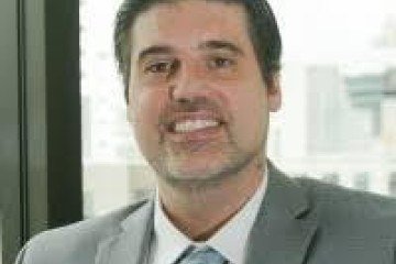  Eixo Capital. Ernani Teixeira Ribeiro Jr., sócio do Atra Advogados e especialista em negócios digitais e gestão legal de riscos em inteligência artificial -  (crédito:  Divulgação )