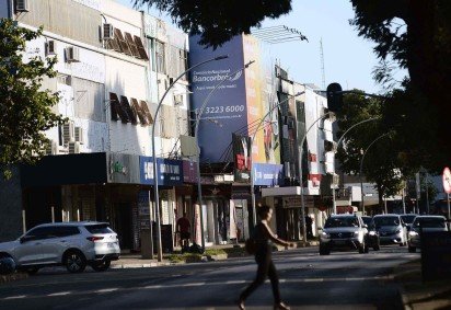 Apesar de problemas em infraestrutura, W3 ainda recebe novos lojistas -  (crédito: Minervino Júnior/CB/D.A.Press)