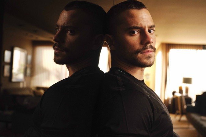 Dos holofotes internacionais a Dos holofotes internacionais a