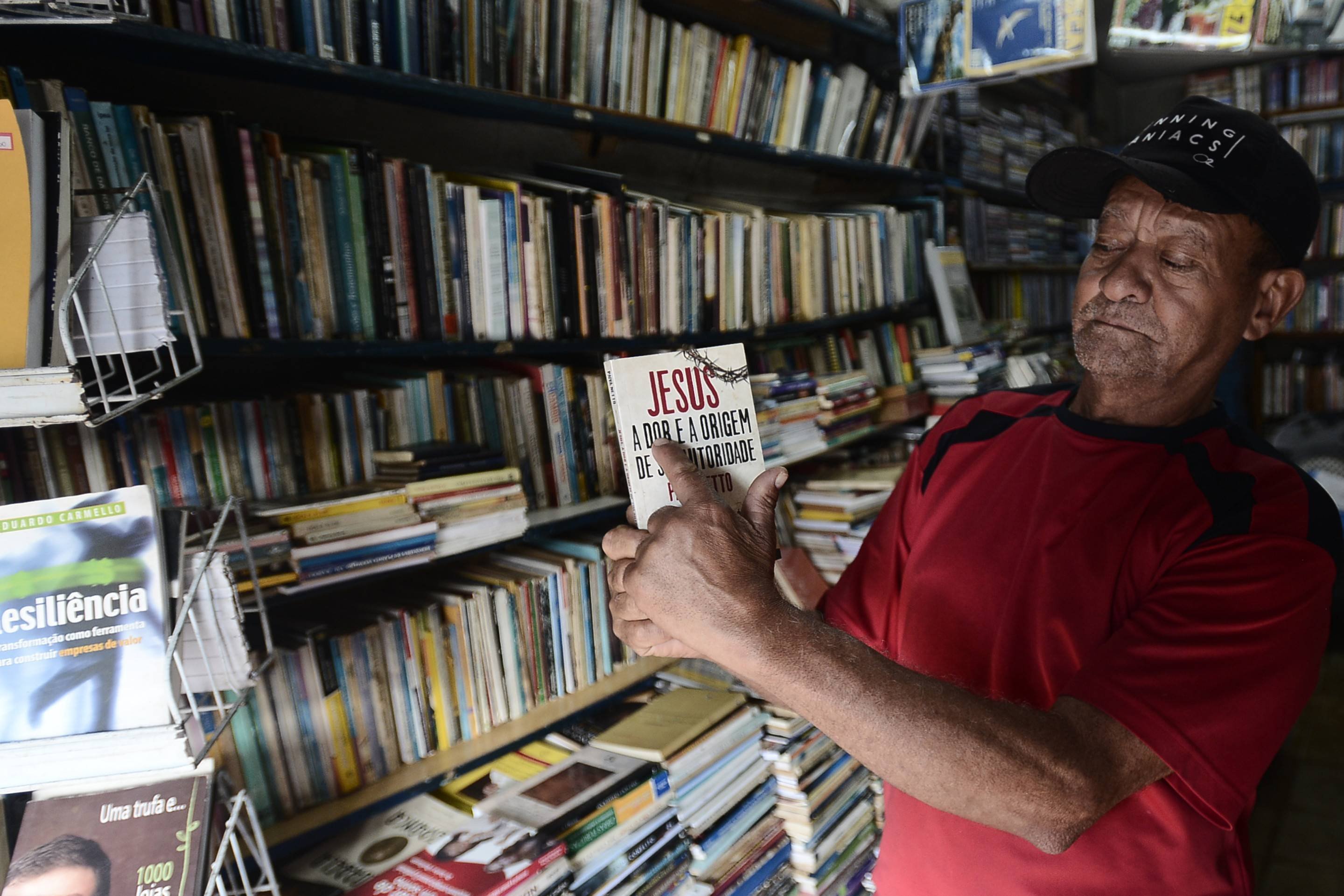 Romeu Soares, em banca na 512 Sul