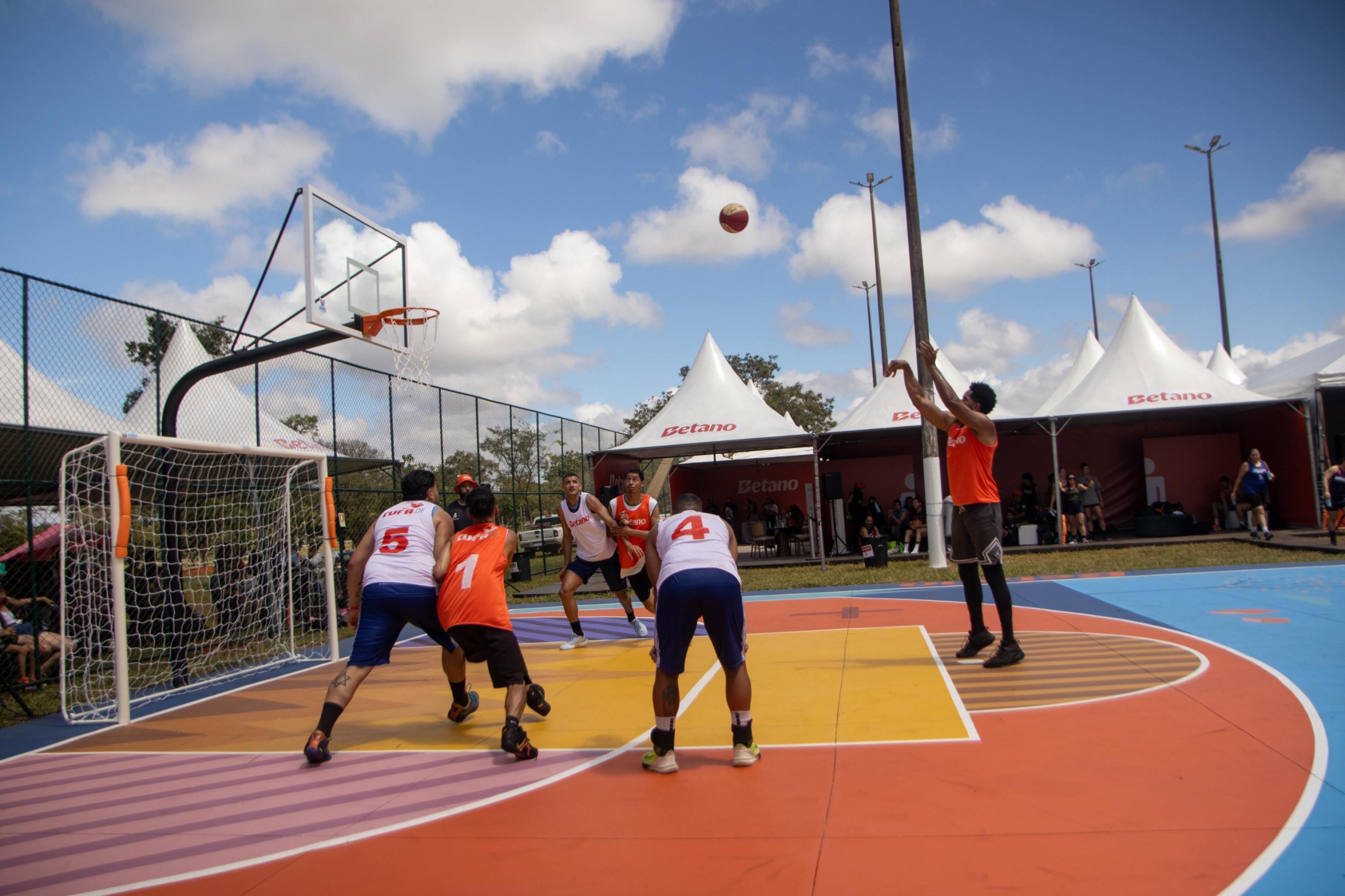 O evento contou com um circuito de basquete 3x3
