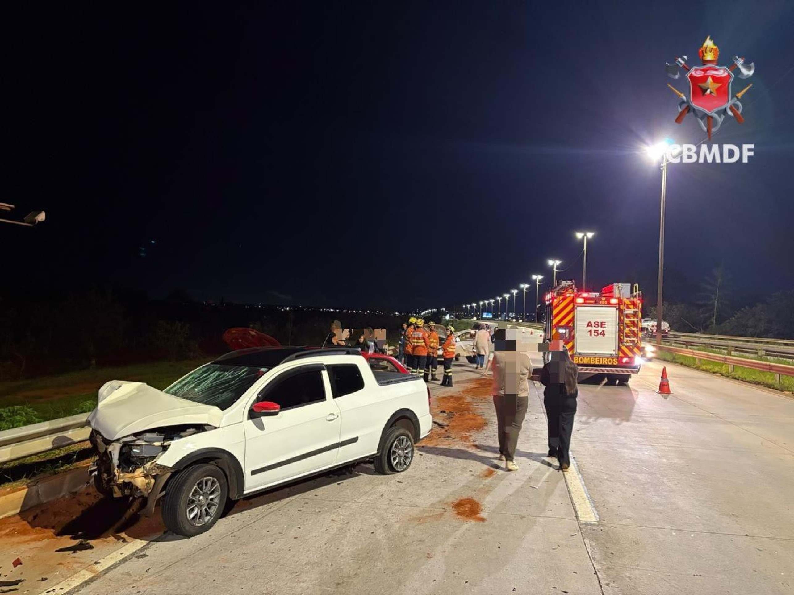 Na Estrutural, uma colis&atilde;o entre tr&ecirc;s ve&iacute;culos deixou duas pessoas feridas 