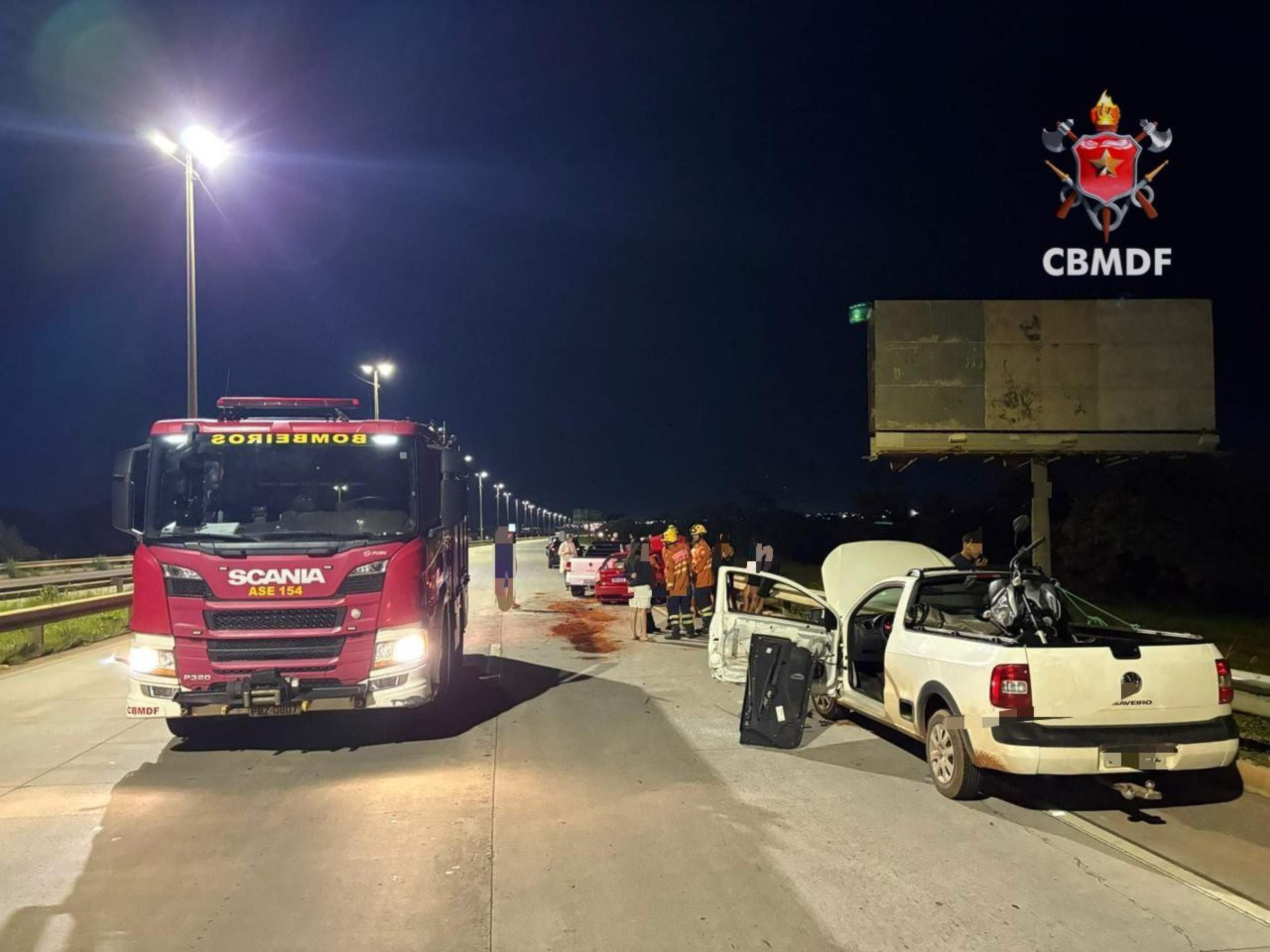 Na Estrutural, uma colis&atilde;o entre tr&ecirc;s ve&iacute;culos deixou duas pessoas feridas 