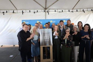 A governadora Celina Leão e outros representantes do GDF.
 -  (crédito: | Foto: Renato Alves/Agência Brasília )
