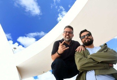 Meolly (D) e Marquinho Vital: a energia e a música da cidade levaram o bloco Eduardo e Mônica a outros estados -  (crédito:  Marcelo Ferreira/CB/D.A Press) -Meolly (D) e Marquinho Vital: a energia e a música da cidade levaram o bloco Eduardo e Mônica a outros estados -  (crédito:  Marcelo Ferreira/CB/D.A Press)