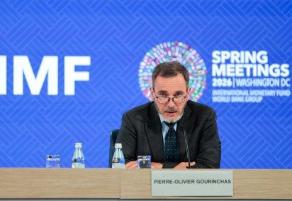 Pierre-Olivier Gourinchas, Diretor do Departamento de Pesquisa do FMI, discursa durante uma apresentação sobre as perspectivas econômicas nas Reuniões de Primavera do FMI e do Grupo Banco Mundial de 2026, em Washington, DC, em 14 de abril de 2026       -  (crédito: KENT NISHIMURA / AFP) -Pierre-Olivier Gourinchas, Diretor do Departamento de Pesquisa do FMI, discursa durante uma apresentação sobre as perspectivas econômicas nas Reuniões de Primavera do FMI e do Grupo Banco Mundial de 2026, em Washington, DC, em 14 de abril de 2026       -  (crédito: KENT NISHIMURA / AFP)
