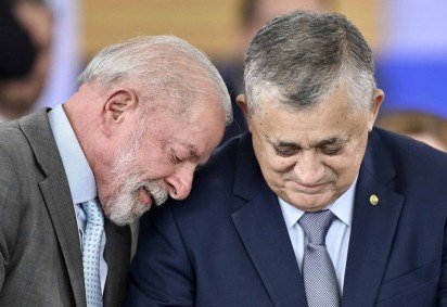 Atual ministro da Secretaria de Relações Institucionais do governo Lula, José Guimarães eera contra o envio do fim da escala 6x1 via projeto de lei -  (crédito:  AFP) -Atual ministro da Secretaria de Relações Institucionais do governo Lula, José Guimarães eera contra o envio do fim da escala 6x1 via projeto de lei -  (crédito:  AFP)