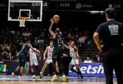 Erros em série no fim do último quarto e na prorrogação custaram caro ao Brasília Basquete no Nilson Nelson -  (crédito: Matheus Maranhão / CAIXA Brasília ) -Erros em série no fim do último quarto e na prorrogação custaram caro ao Brasília Basquete no Nilson Nelson -  (crédito: Matheus Maranhão / CAIXA Brasília )